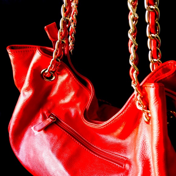 Izzy & Ali Red Vegan Leather Drawstring Purse Bag with Gold coloured Hardware - Picture 2 of 10
